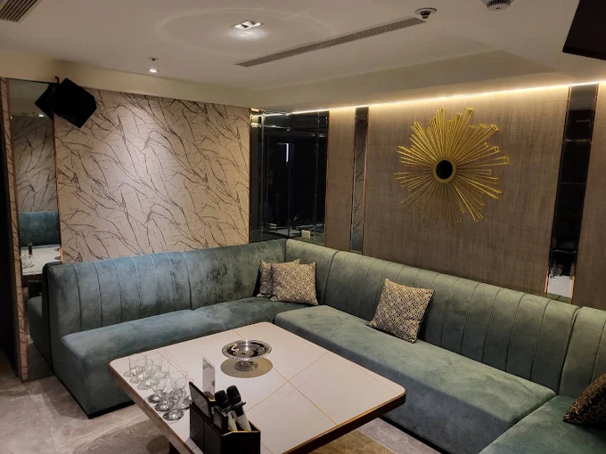 環球紫藤酒店包廂側拍